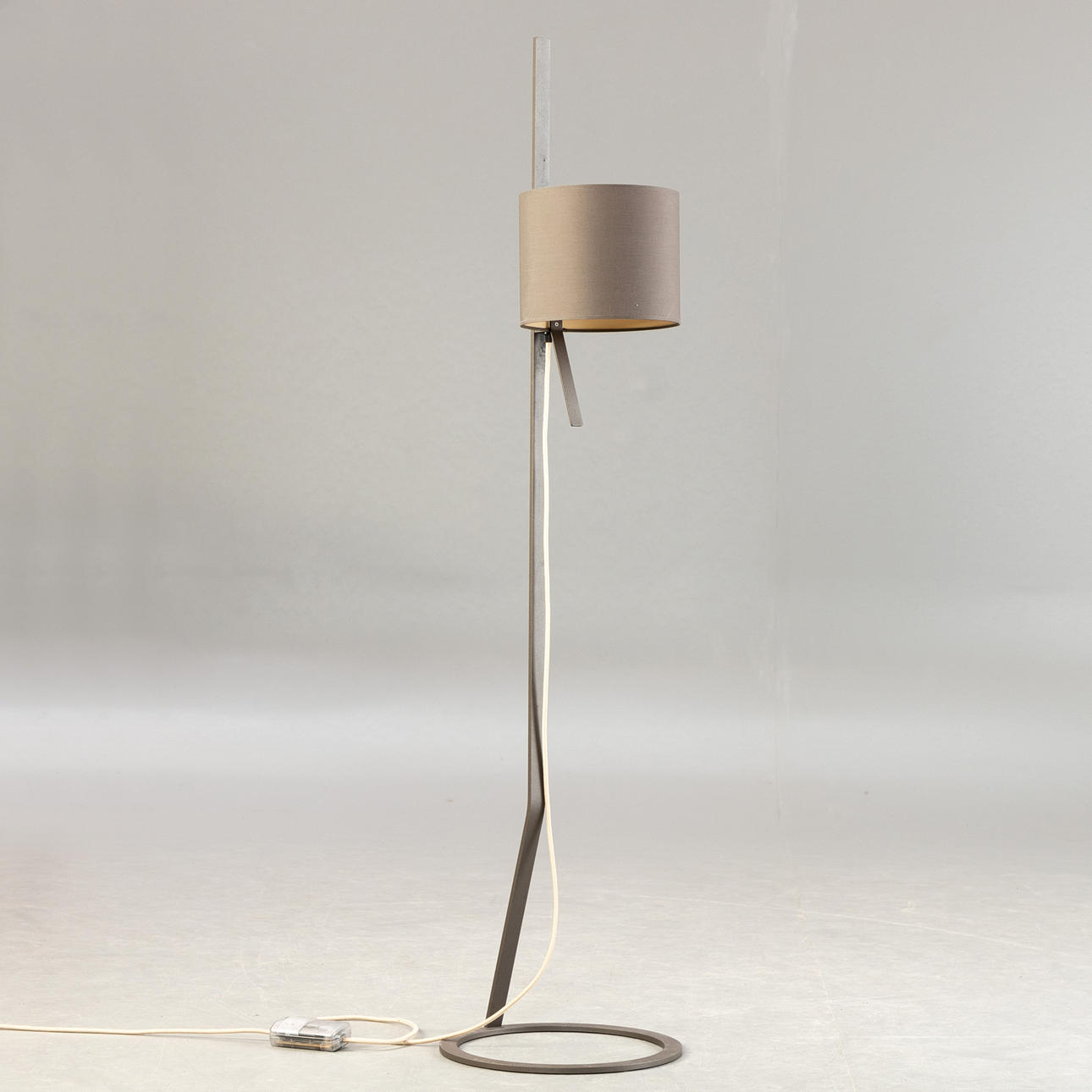 MICHAEL RAASCH. Steng. 'Loft' Stehleuchte, marrone braun.