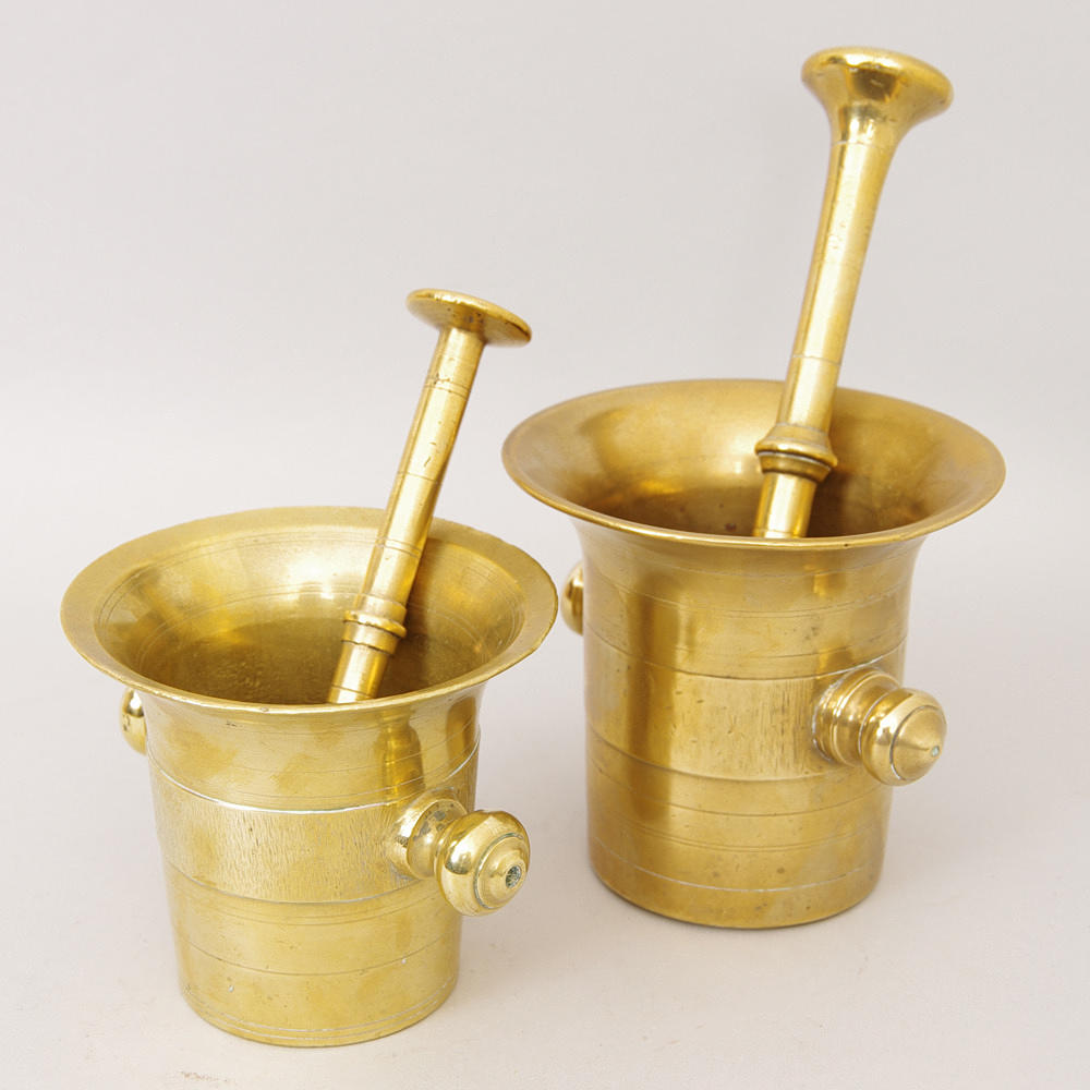 MORTLAR MED STÖTAR, mässing, sent 1800-tal.