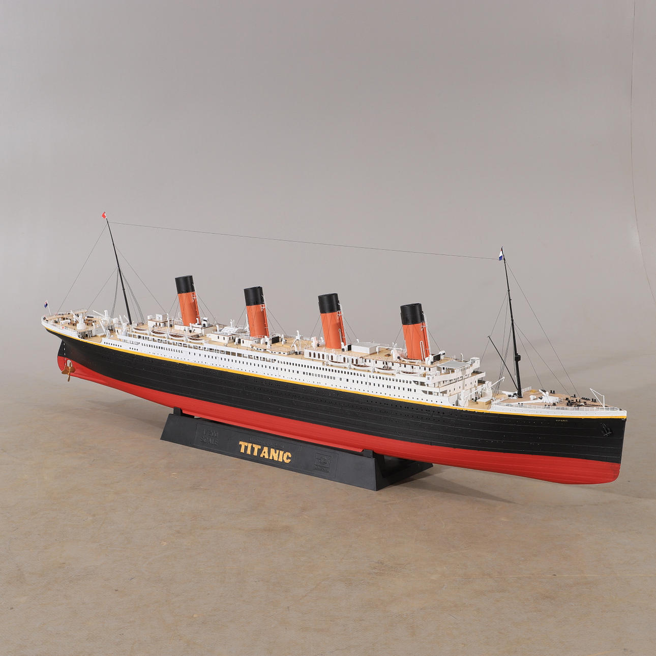 SCHIFFSMODELL, Titanic, Kunststoff, Trompeten.