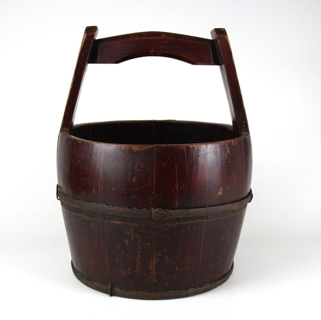 ANTIQUE CHINESE WATER BUCKET.