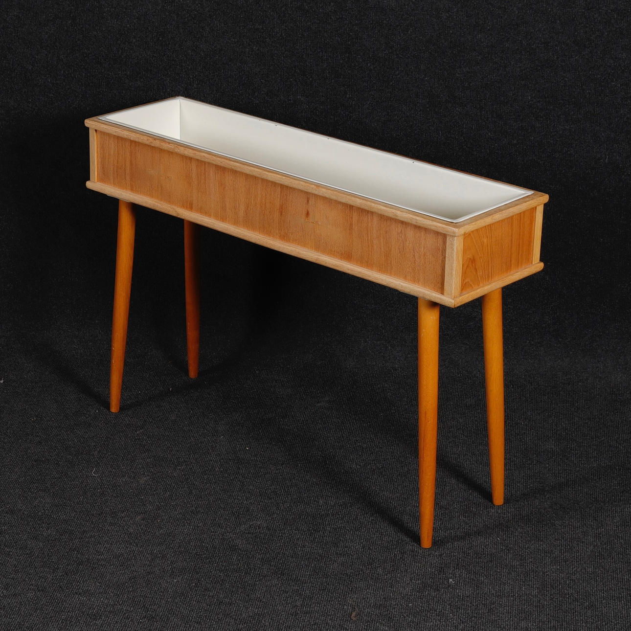 BLUMENTISCH, Eiche, 60er/70er Jahre.