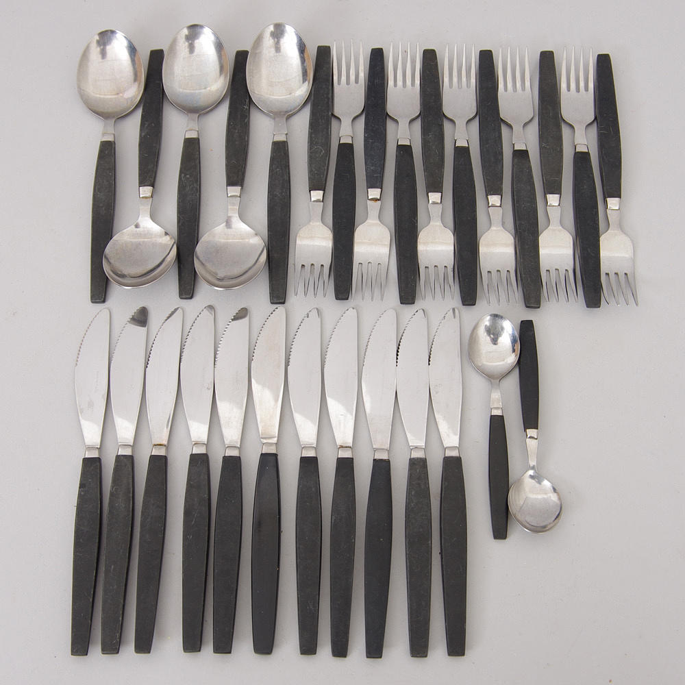 BESTICKUPPSÄTTNING, rostfritt med bakelithandtag.