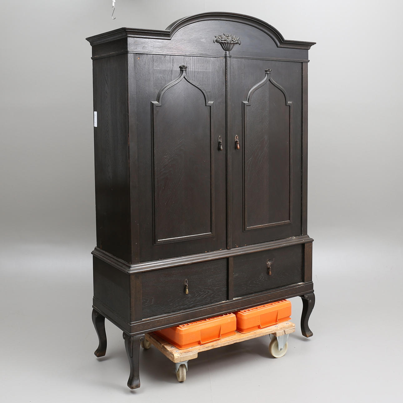 LINNESKÅP, 1800-talets andra hälft.