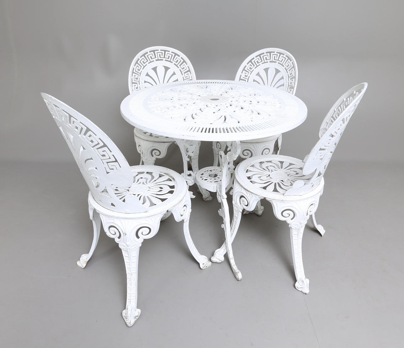 TRÄDGÅRDSGRUPP, 5 delar, gjuten metall, 1900-tal.