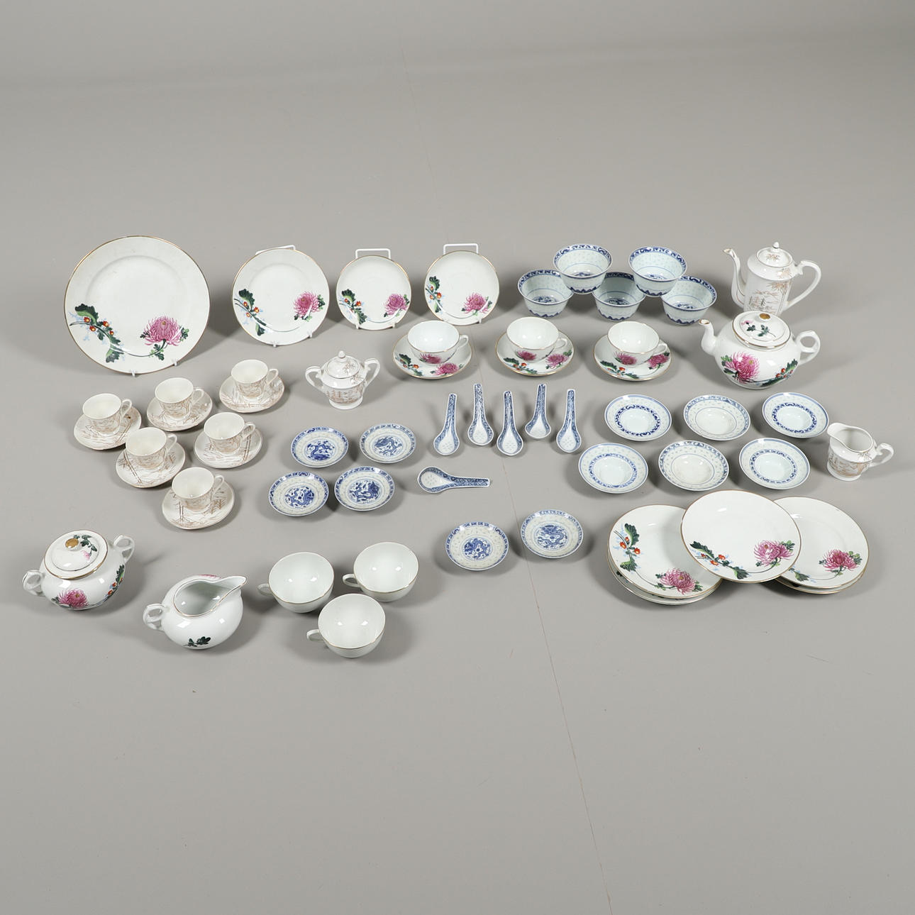 JAPANIlainen POSELIINITEESETTI.