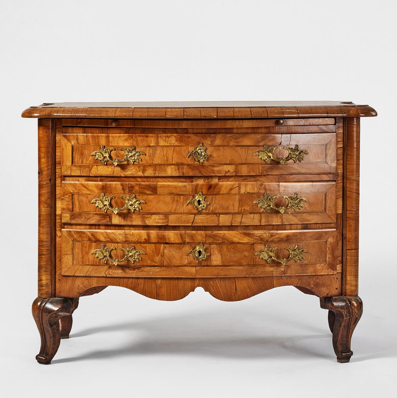 Chest of drawers, late baroque, middle of the 18th century, veneered with elm.