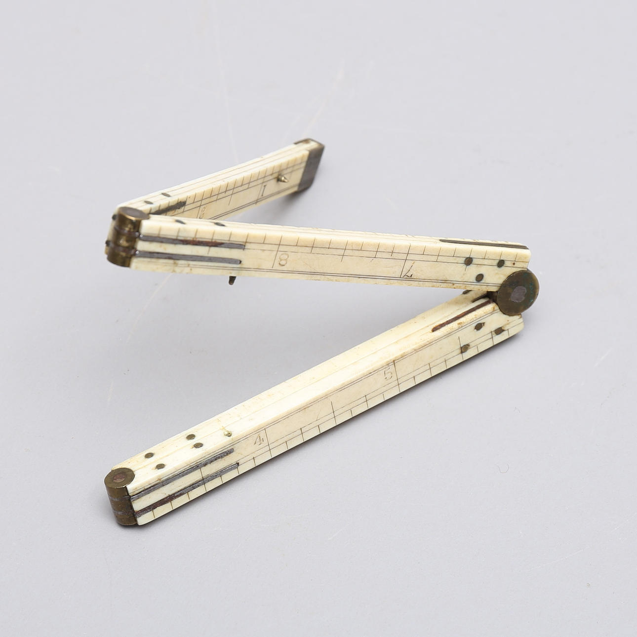 MEASURING RULE, bone and brass, 19th century.