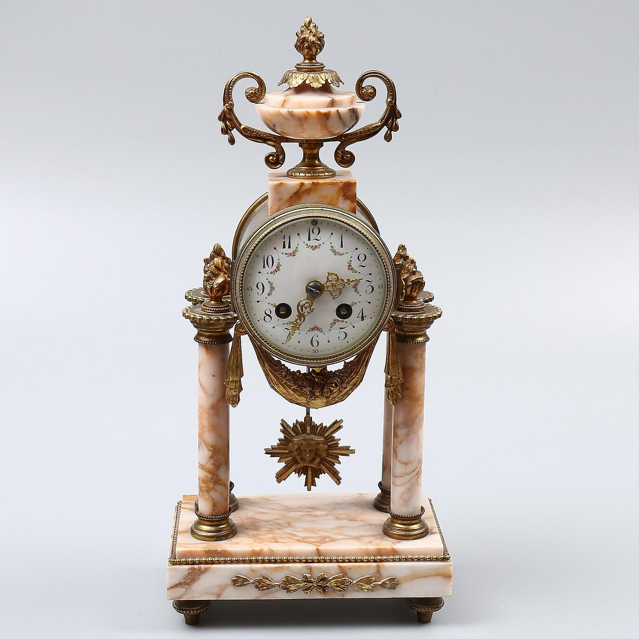 TISCHPENDEL, Empire-Stil, um 1900.