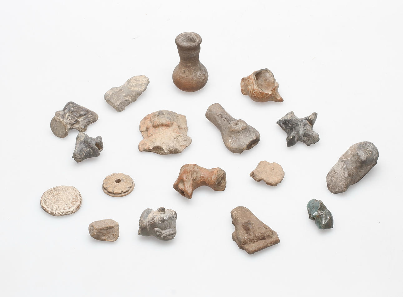 STENFÖREMÅL, 17 delar, möjligen precolumbianska.