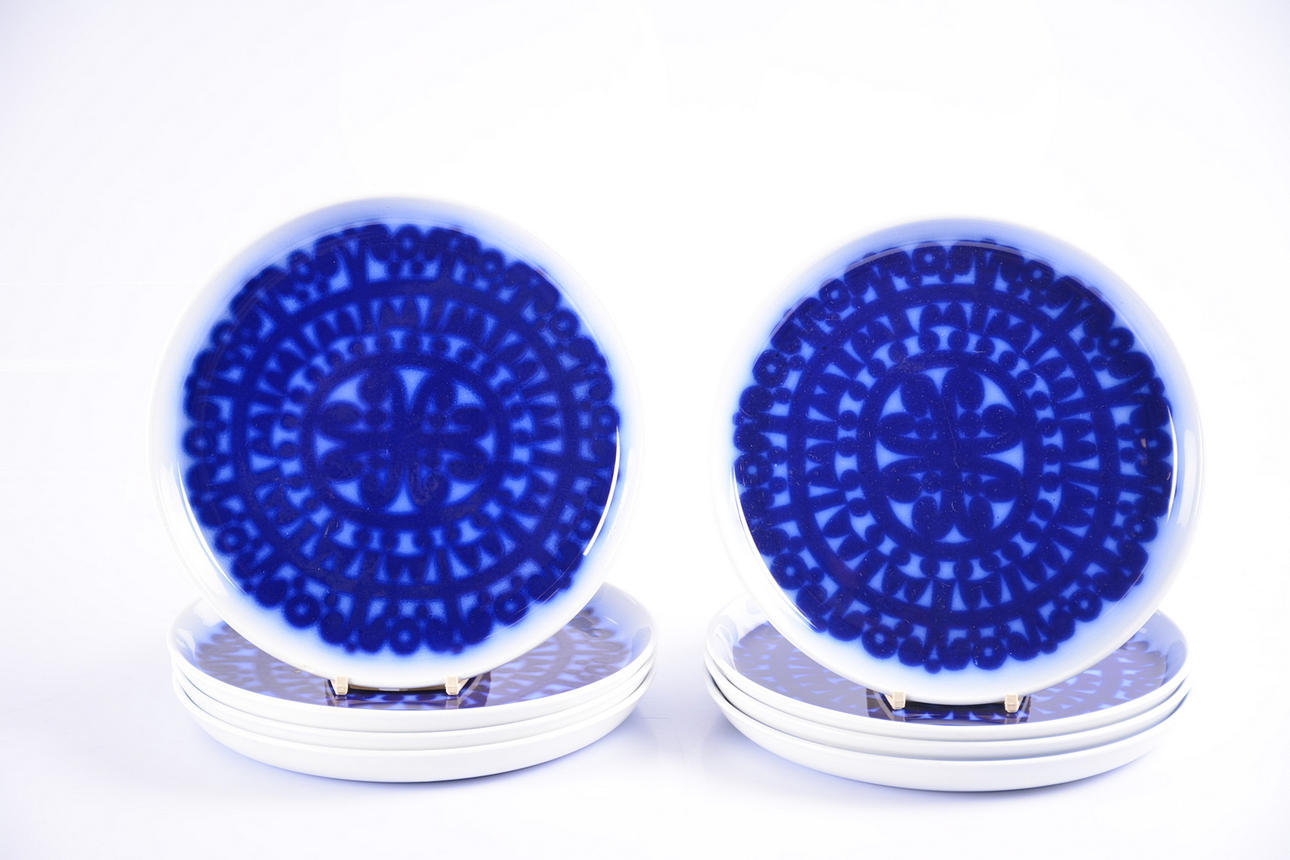 STIG LINDBERG. tallrikar,8 stycken, porslin, "Blå Husar", flytande blått, Gustavsberg.