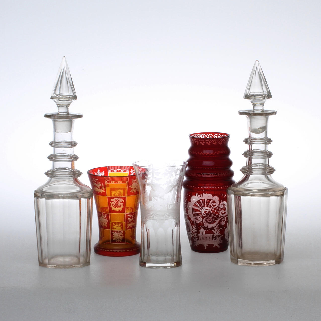 PARTI GLAS, 5 delar, karaffer samt vaser, 1900-tal.