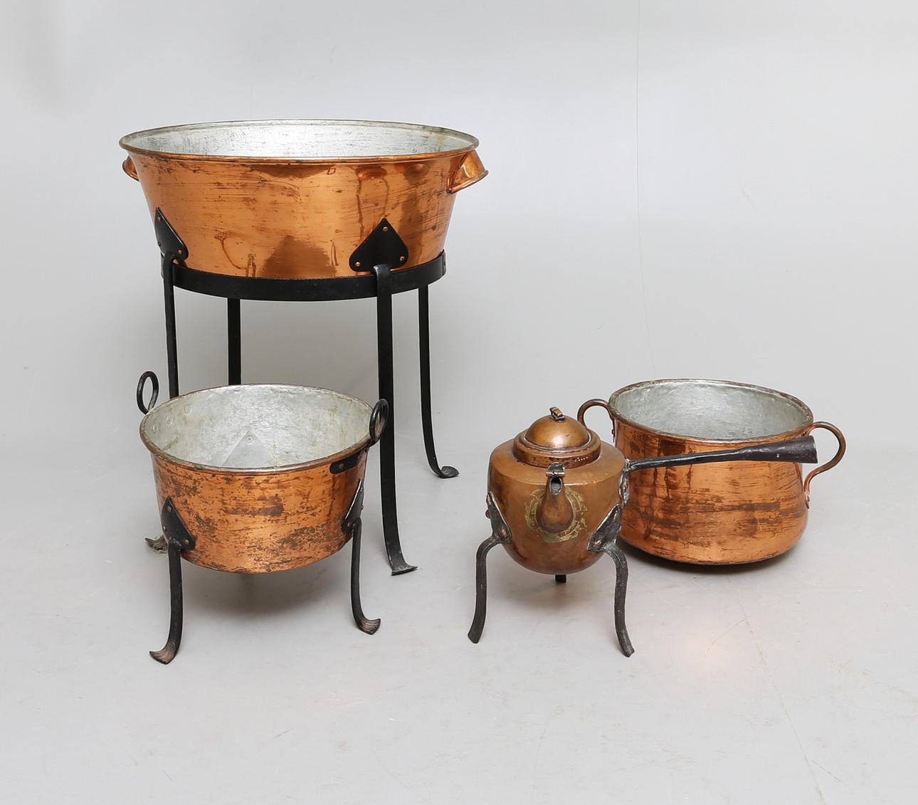 KOPPARFÖREMÅL, 4 st, 18/1900-tal.