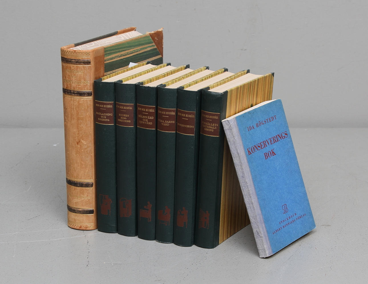 BÖCKER, 8 st bland annat Hem och hushåll.