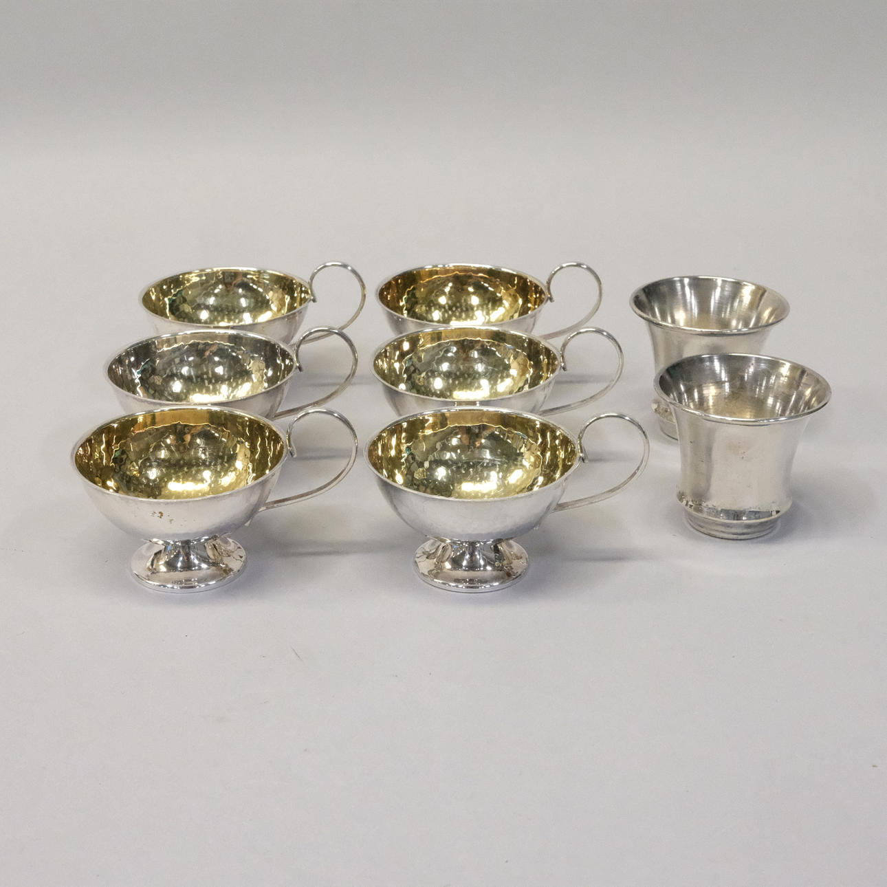 EIGHT PIECES OF SILVER OBJECTS.