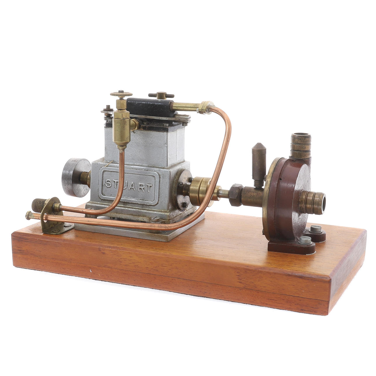 EIN STUART TURNER 'STAR' EINFACHWIRKENDER GESCHLOSSENER HOCHGESCHWINDIGKEITSMOTOR, DER EINE KREISELWASSERPUMPE VON WHITNEY OF LONDON, UM 1930 ANtreibt.