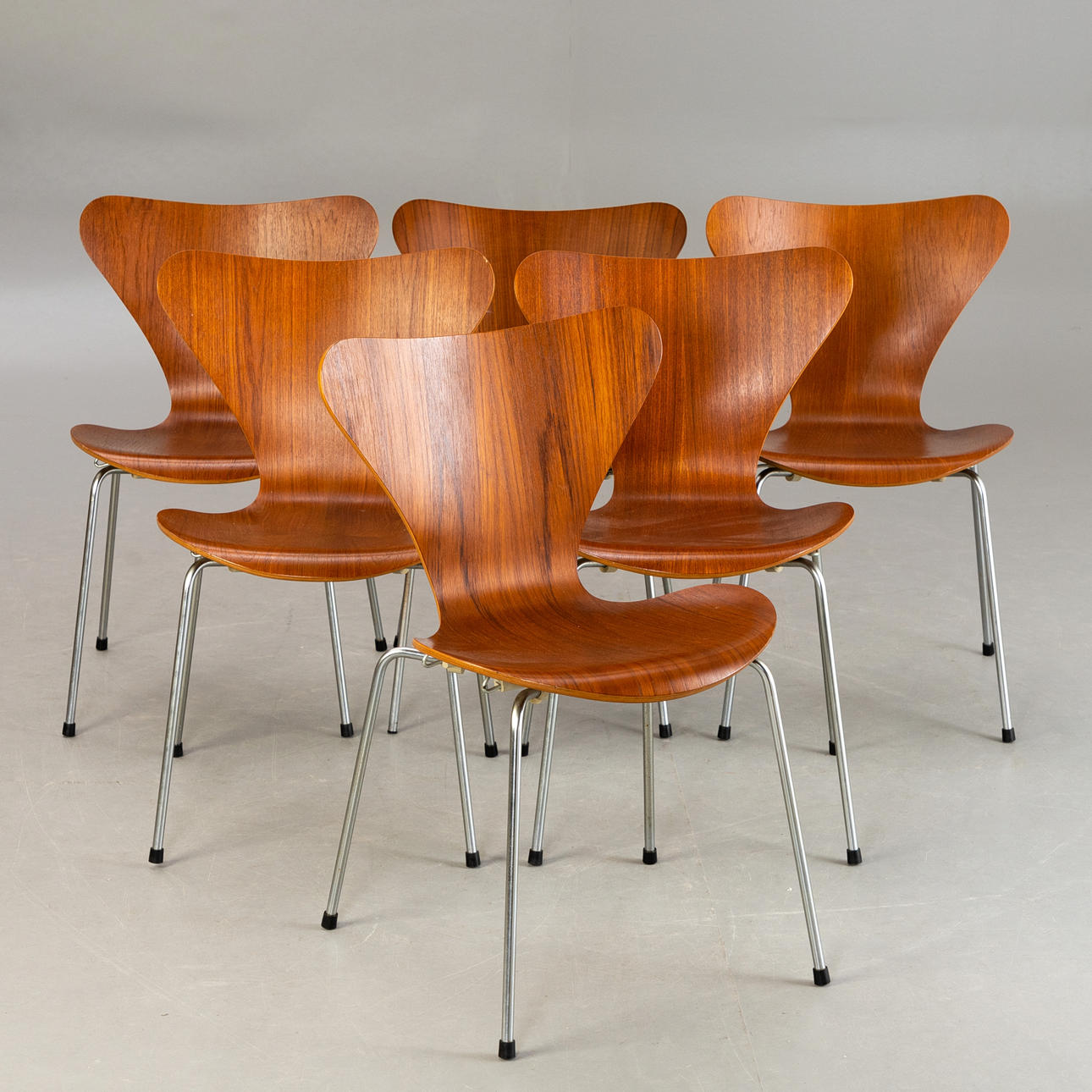 ARNE JACOBSEN. Fritz Hansen. 6 '3107' teak dining chairs. Denmark