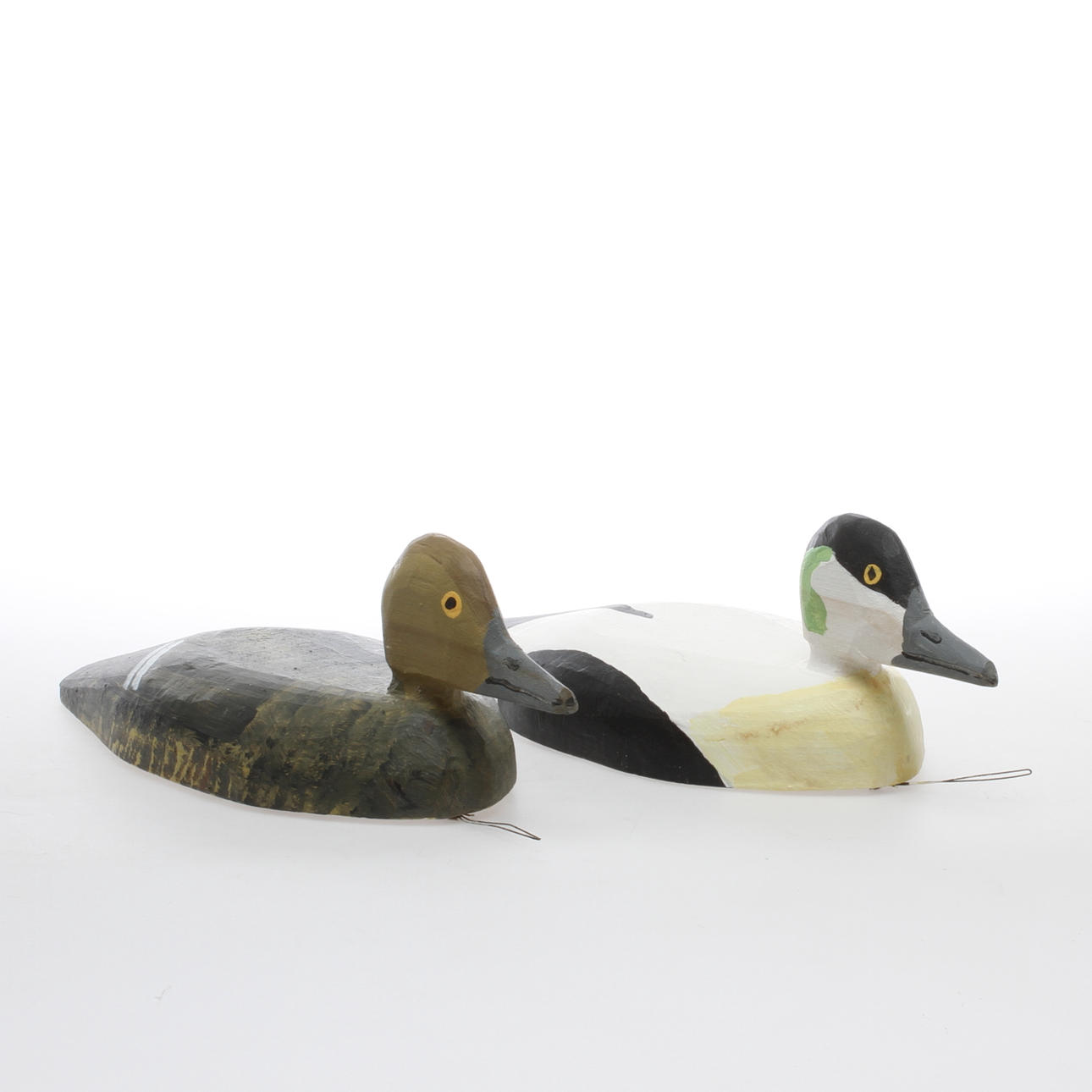 VETTAR, 2 st, bemålat trä, 1900-tal.