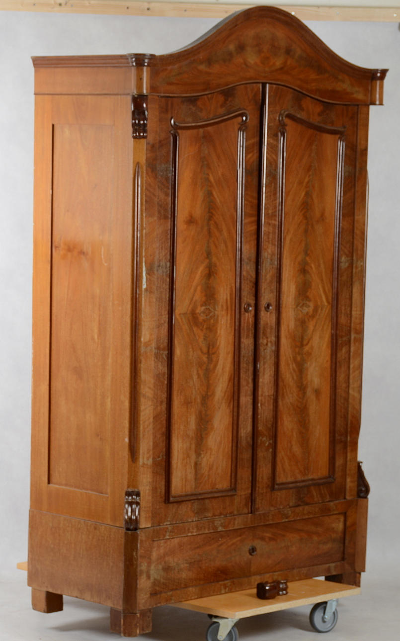 MATSALSSKÅP, mahognyfanér, 1900-talets första hälft.