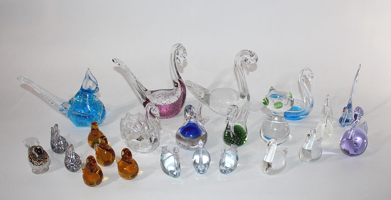 FIGURINER, 23 st, glas bl.a svanar.