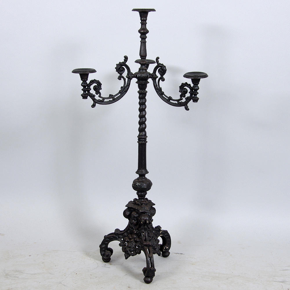 GOLVLJUSSTAKE med 4 ljushållare, gjutjärn, barockstil, samtida.