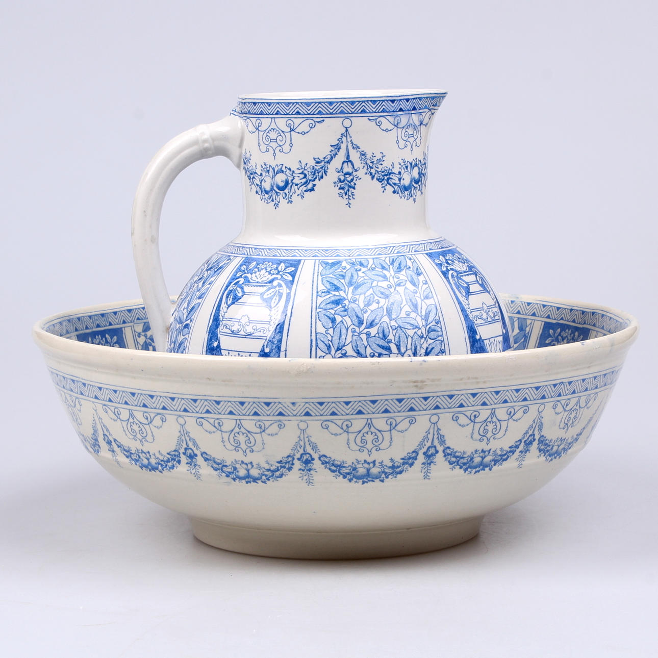 TVÄTTSERVIS, 2 delar, flintgods, "Como", Gustavsverg, tidigt 1900-tal.