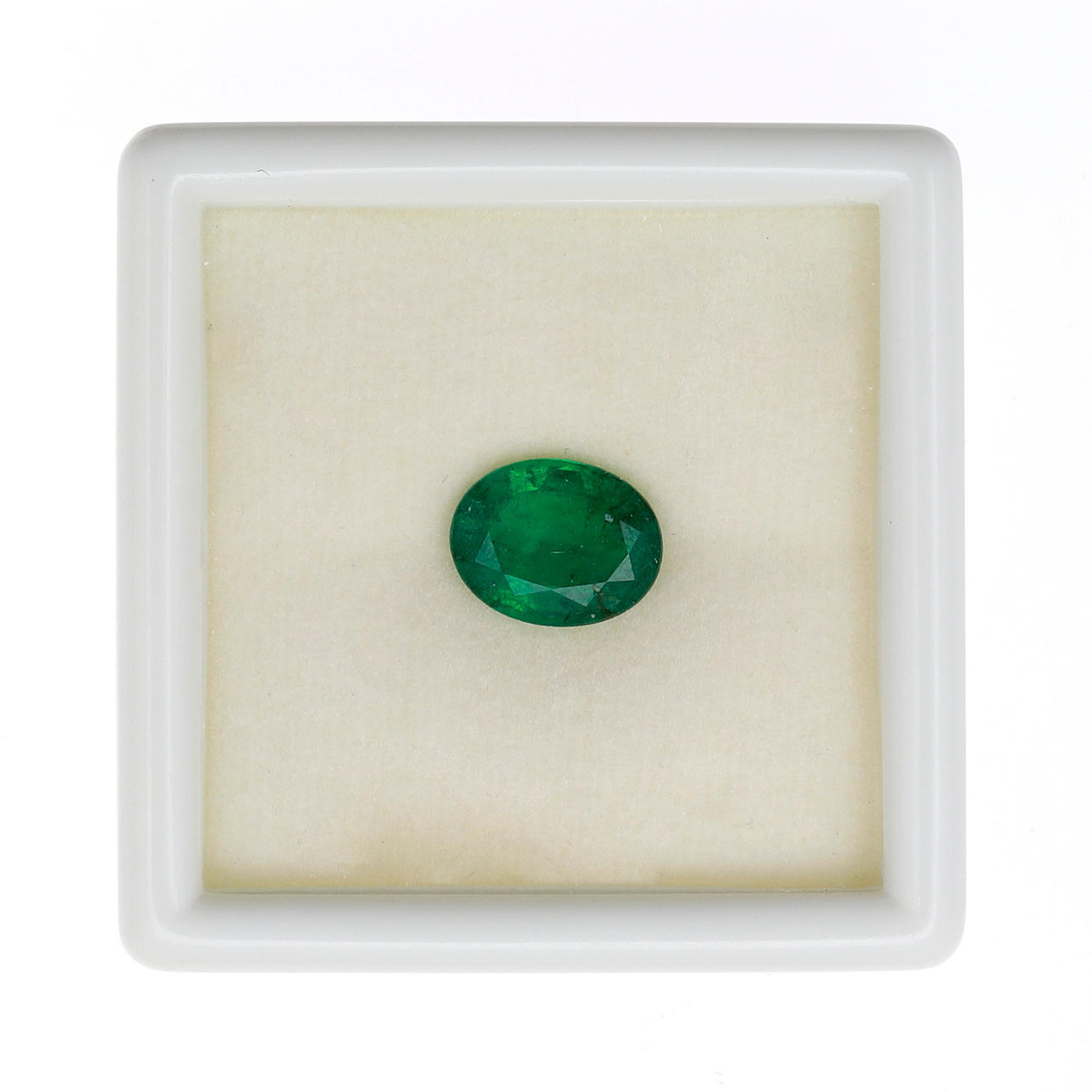 Kiinnittämätön smaragdi.