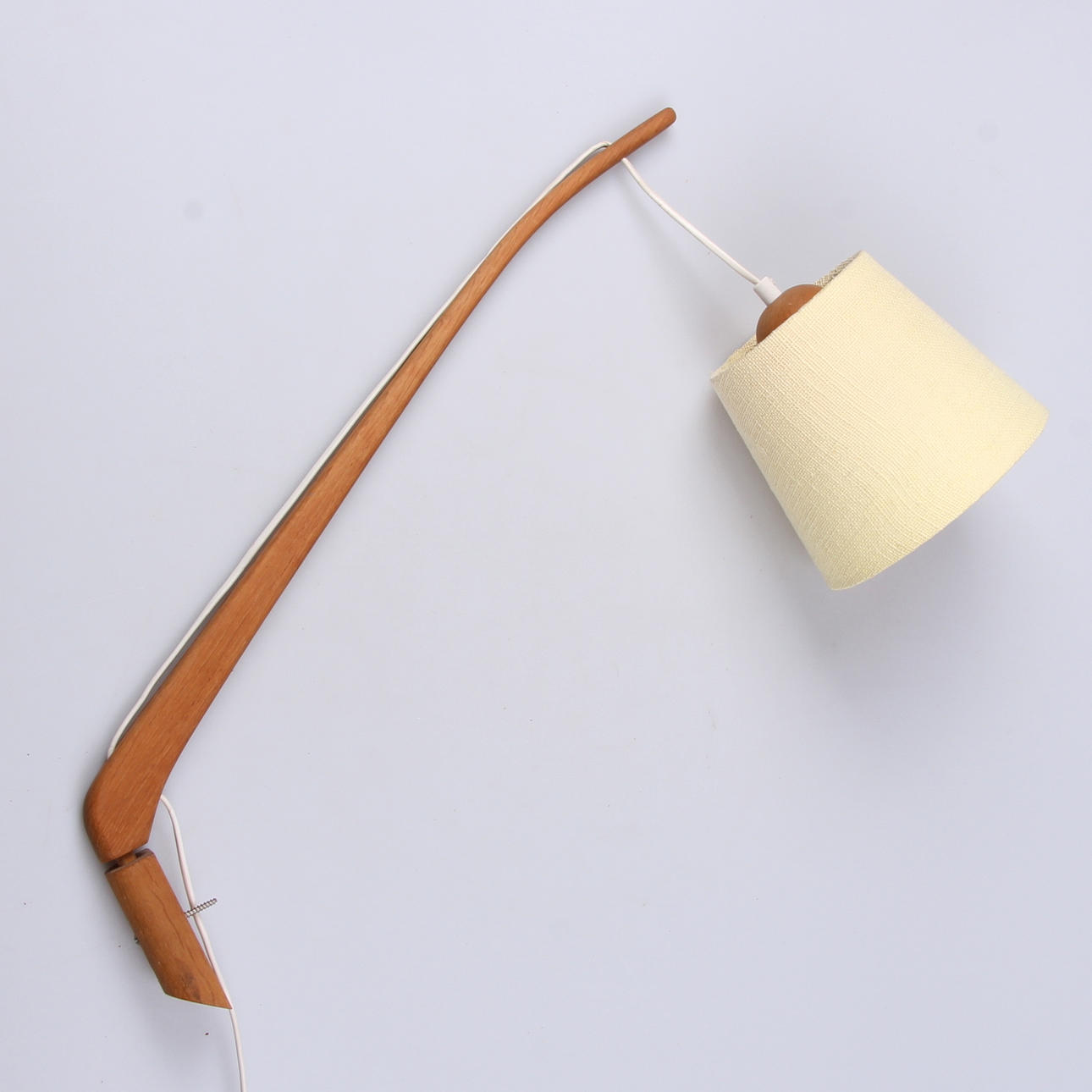 VÄGGLAMPA, teak, med vridbar arm, 1950/60-tal.