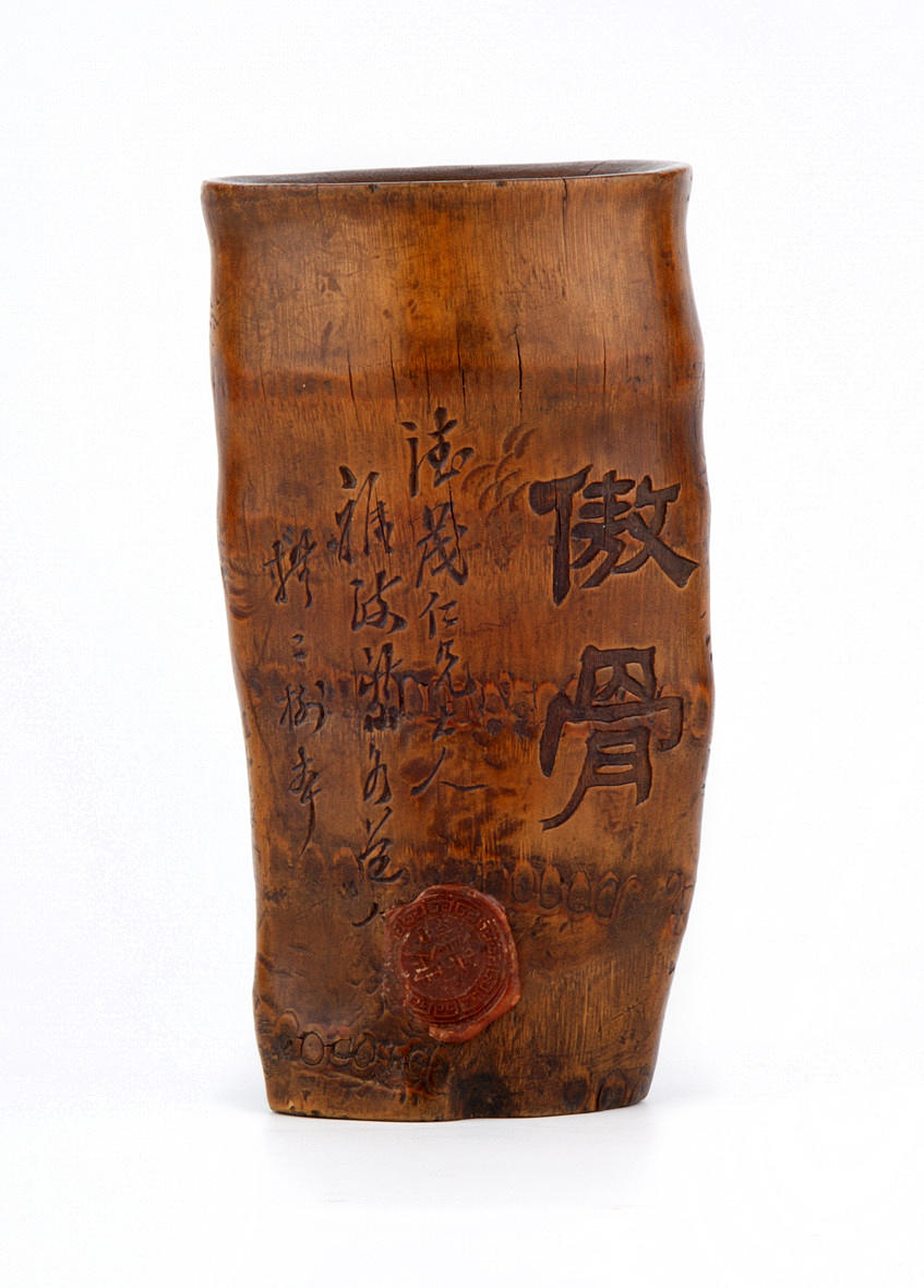 ”LITEN TRÄKOGER MED VAXTÄTNING TROLIGEN KINA 1800-TAL”.