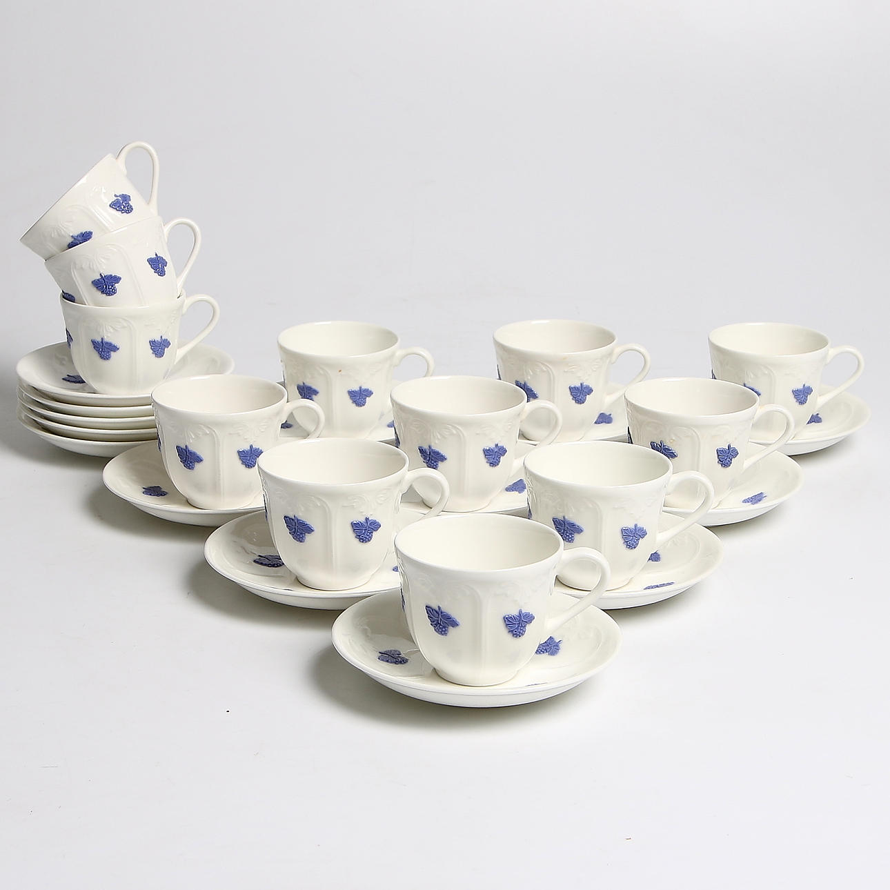 KAFFEKOPPAR samt FAT, 26 delar, "Blå Blom", Gustavsberg, 1900-tal.