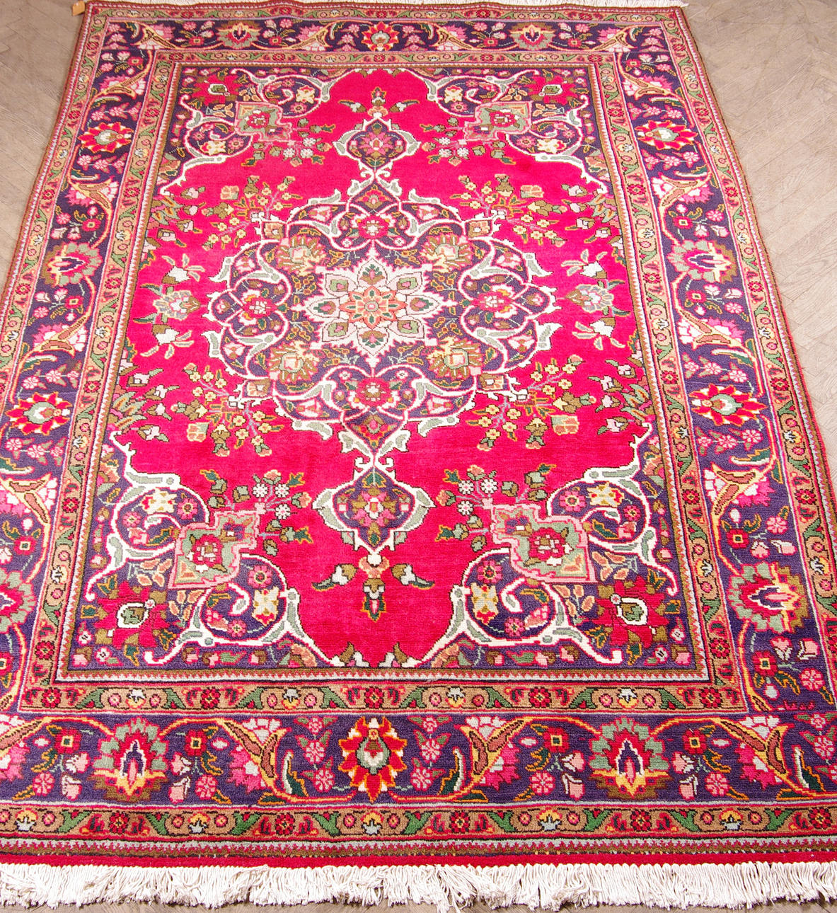 ORIENTMATTA, Old Tabriz, 308 x 203 cm.