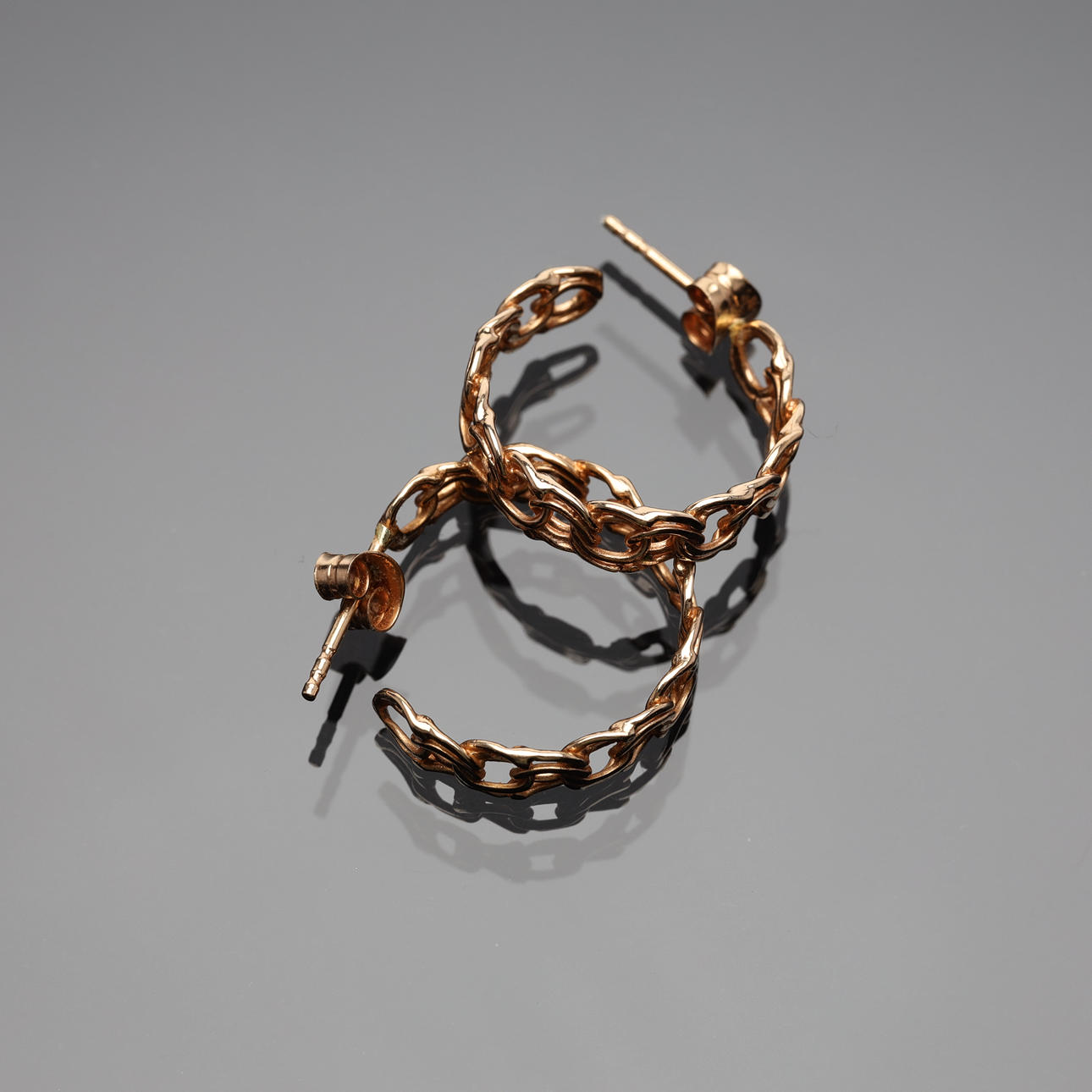 ØRERINGE, bismarck, 18K guld.