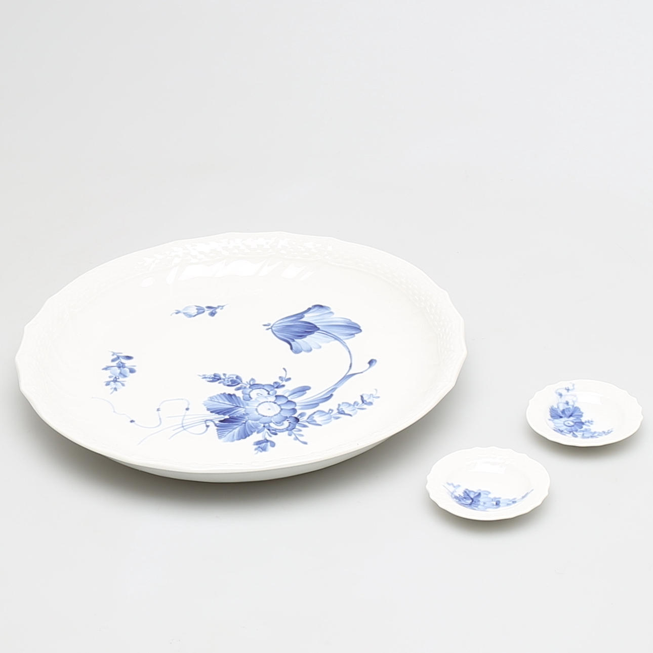 SERVISDELAR, 3 st, Blå blomst, Royal Copenhagen, Danmark.