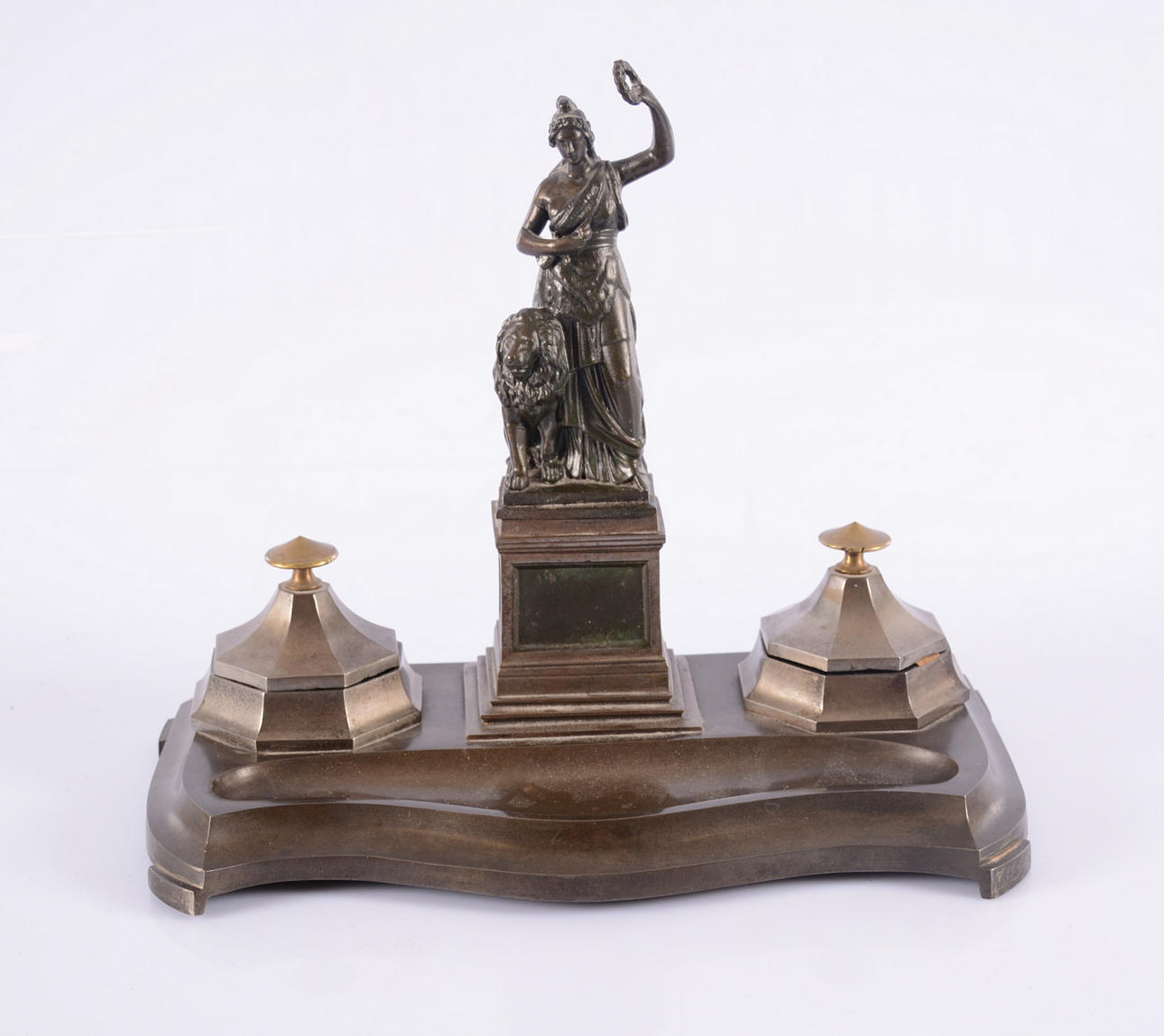 SKRIVBORDSUPPSATS, 1900-talets första hälft.