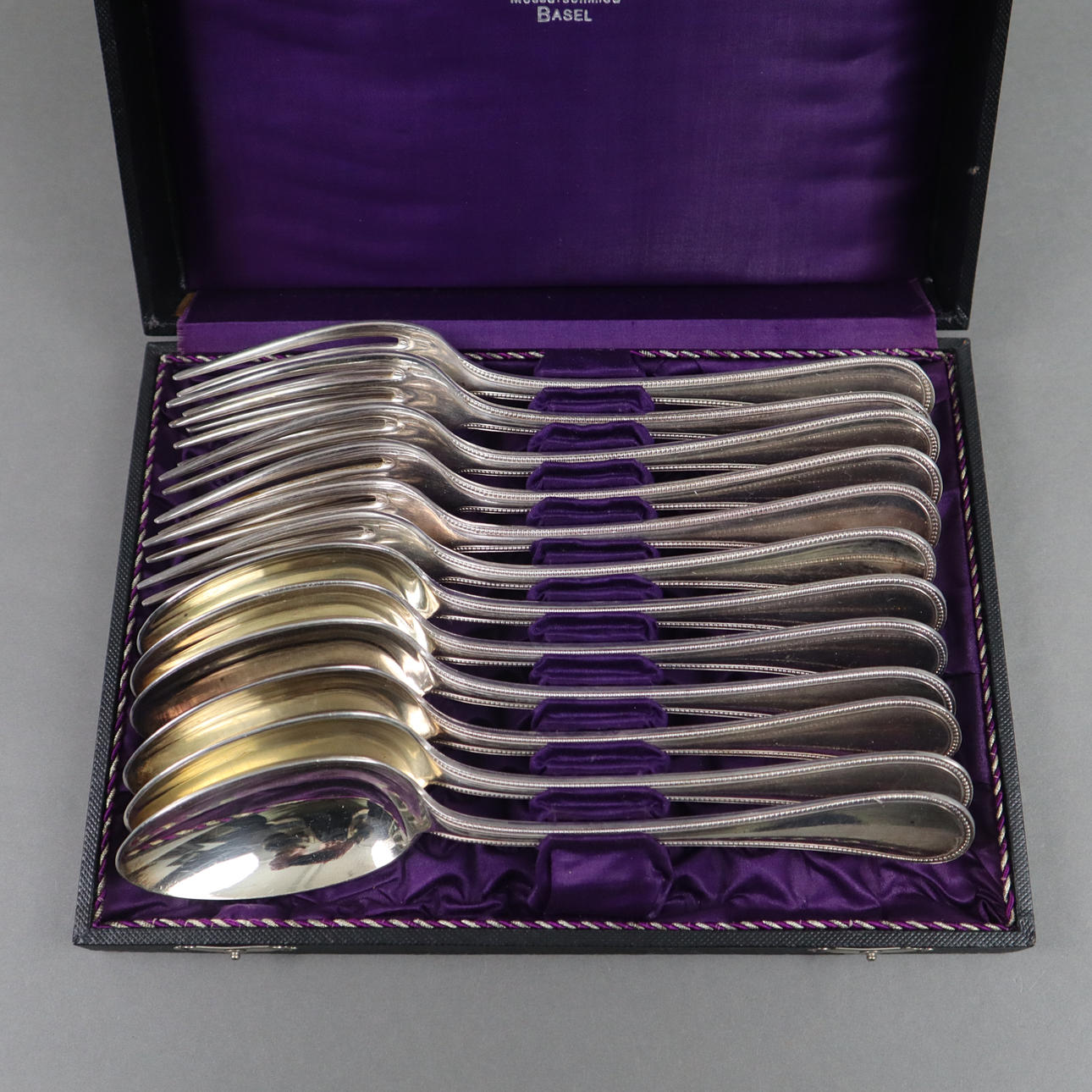 - CHRISTOFLE-BESTECK "PERLES" - Christofle, Paris, versilbert, Perlrand.