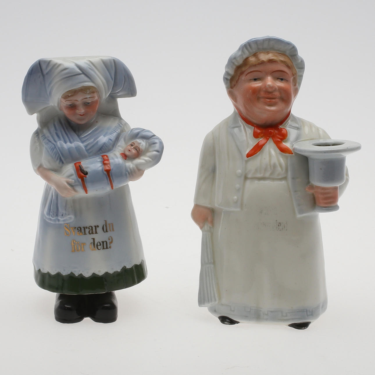 FIGURINER, 2 st, porslin, Amma med barn samt kvinna med nattljusstake, Tyskland, 1900-talets första fjärdedel.