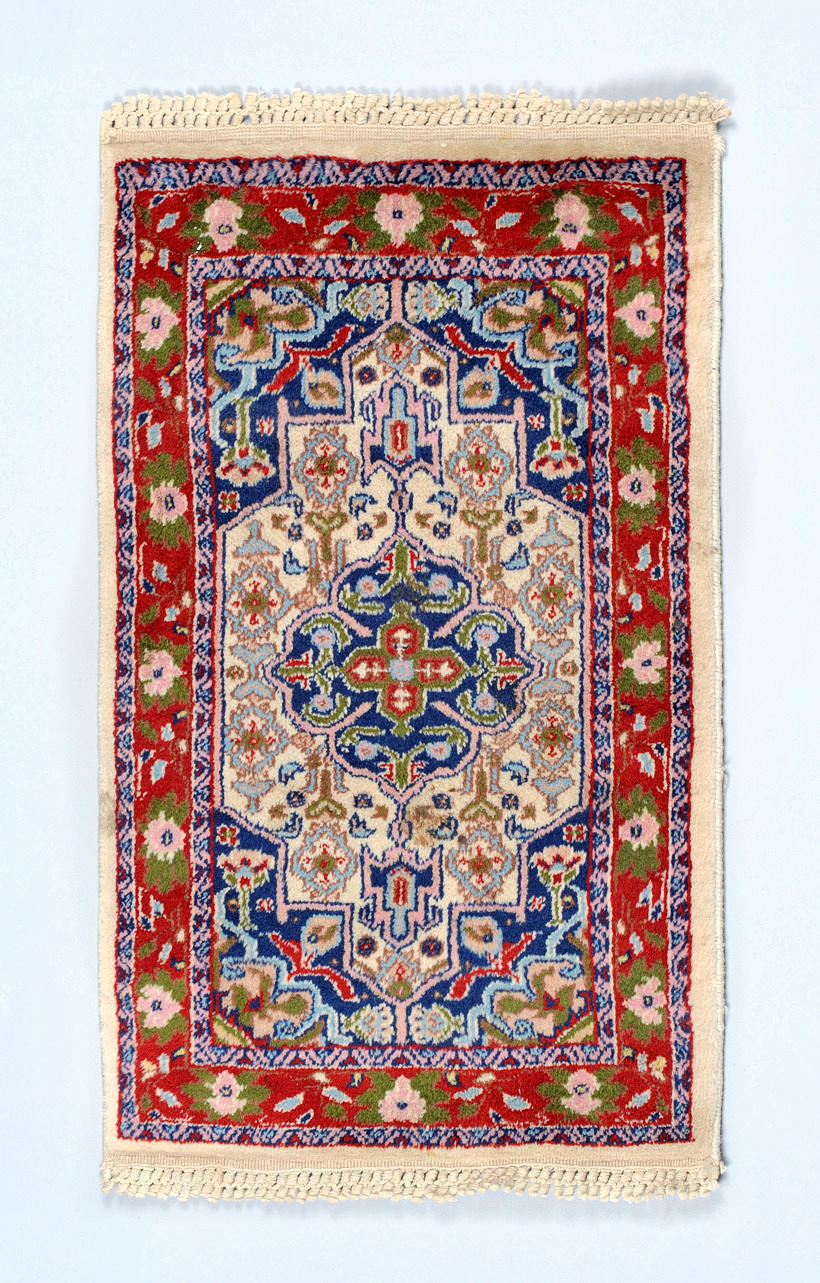 ”LITEN ORIENTALISK MATTA LÖPARE BLOMMÖNSTER”. Troligen persiska, omkring 1950.