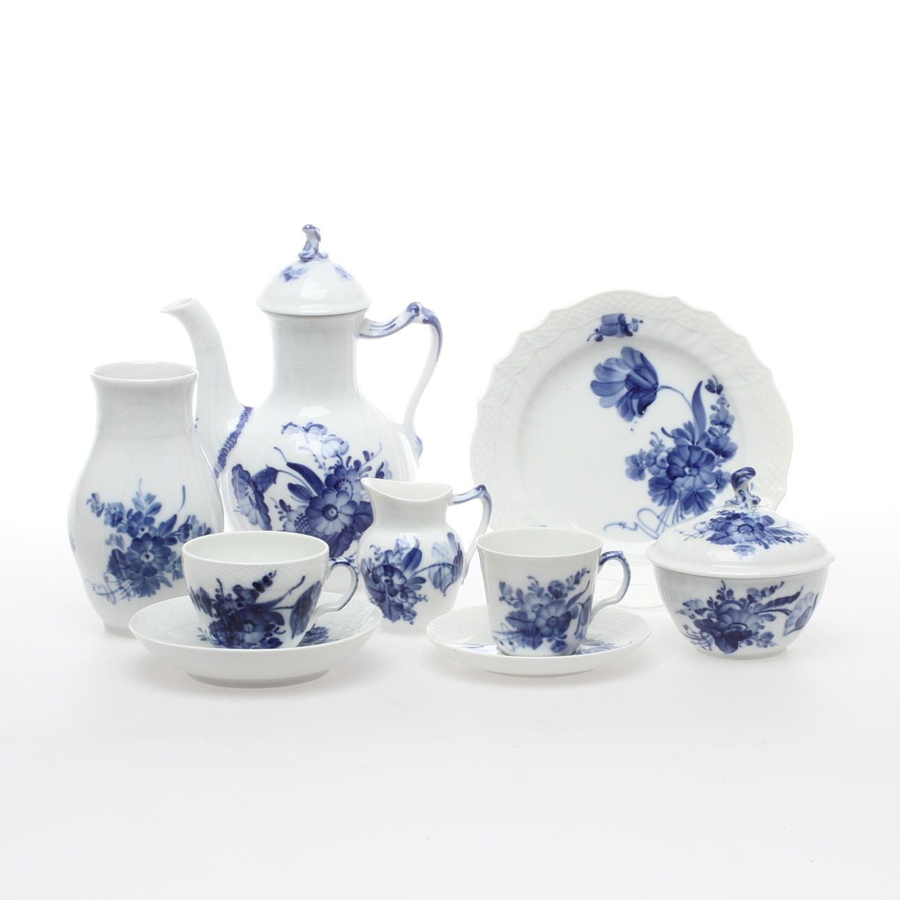 MOCCA- och KAFFESERVIS, ca 34 delar, porslin, "Blå Blomst", Royal Copenhagen.