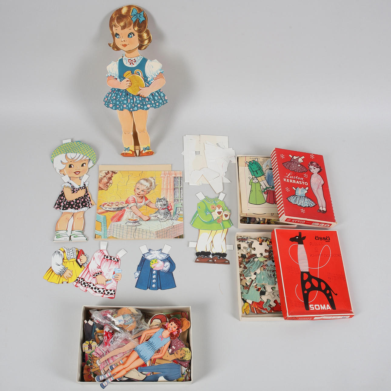 CLIPPING DOLLS & PUZZLES, A Collection.