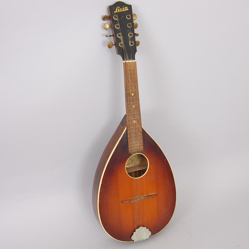 MANDOLIN, Levin.
