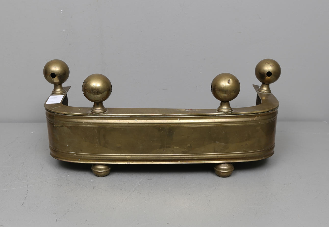 BRASSKYDD, mässing, omkring 1900.