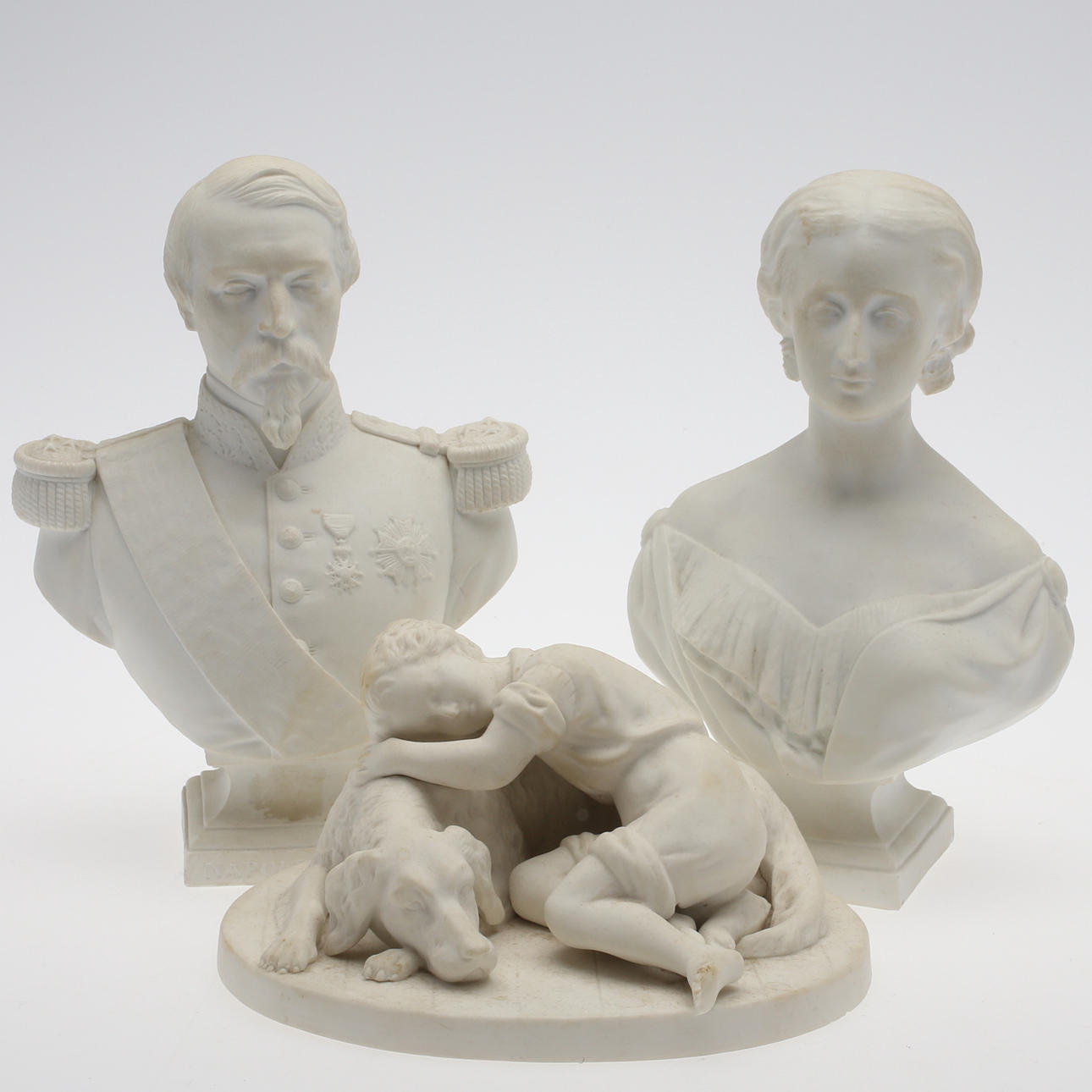 ESCULTURAS, 3 piezas, porcelana biscuit.