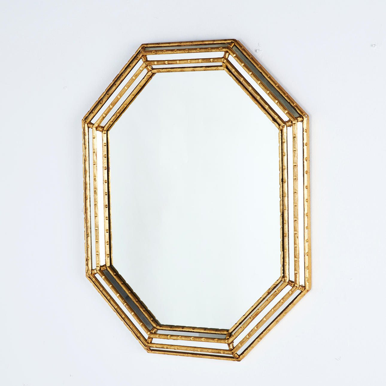 SPEGEL, 1900-talets mitt, förgylld ram, oktagonal.