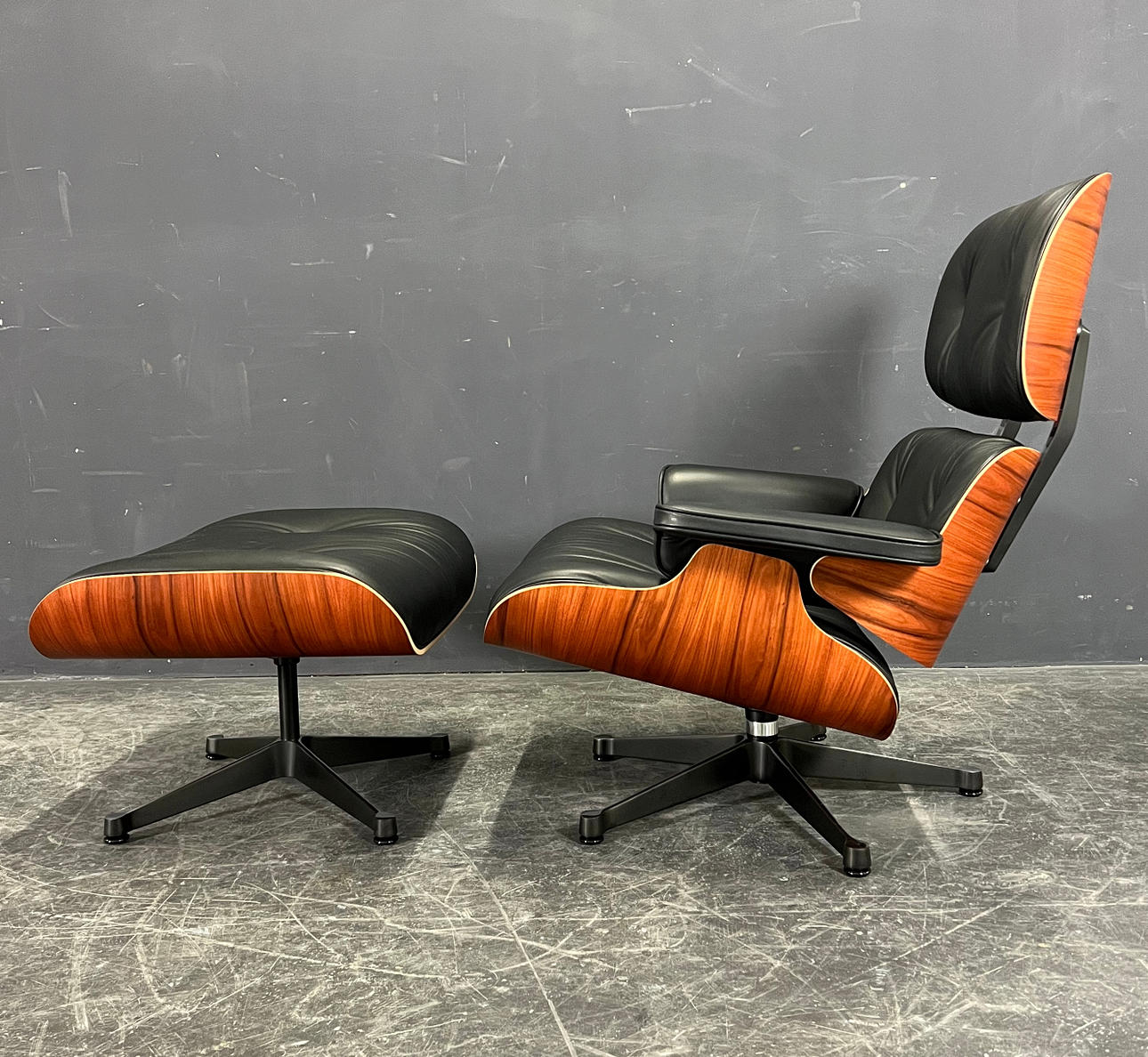 CHARLES & RAY EAMES. SILLA DE SALÓN CON OTOMANA XL.