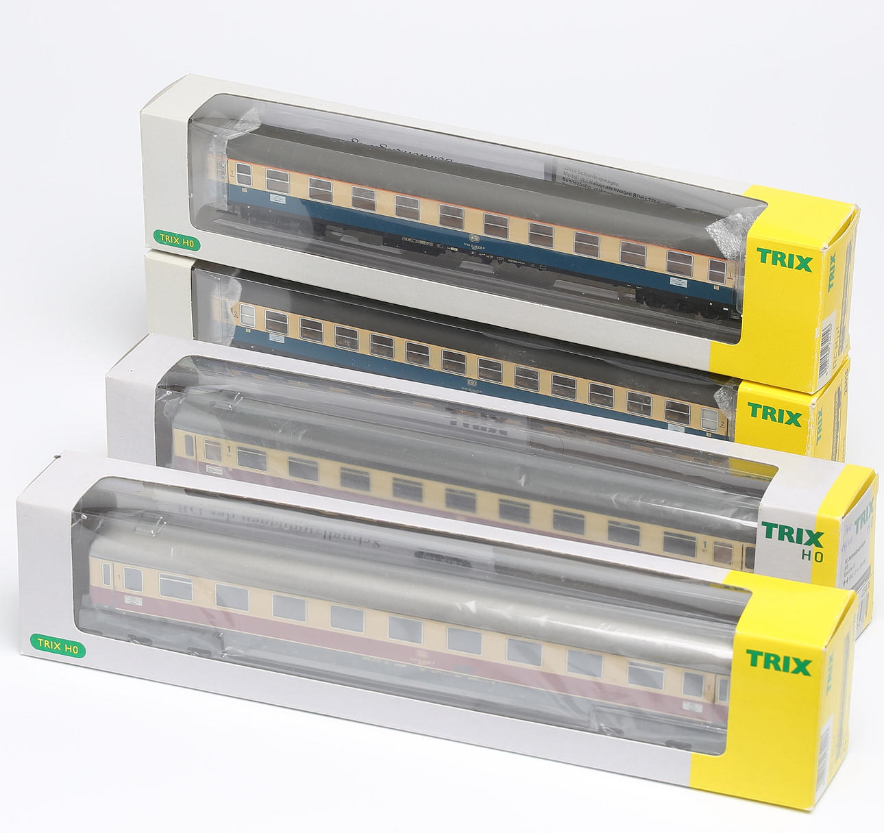 TRIX 4 passenger train carriages, original packaging.