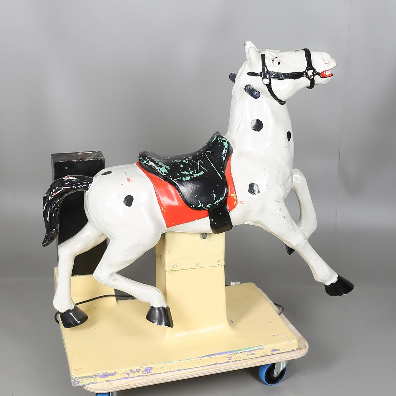 BARNKARUSELL, eldriven med myntinförsel, Häst, 1900-talets första hälft.