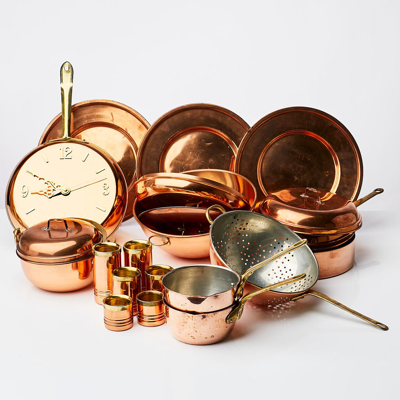 COPPER OBJECTS, approx. 15 parts, partly the restaurant house and the ...