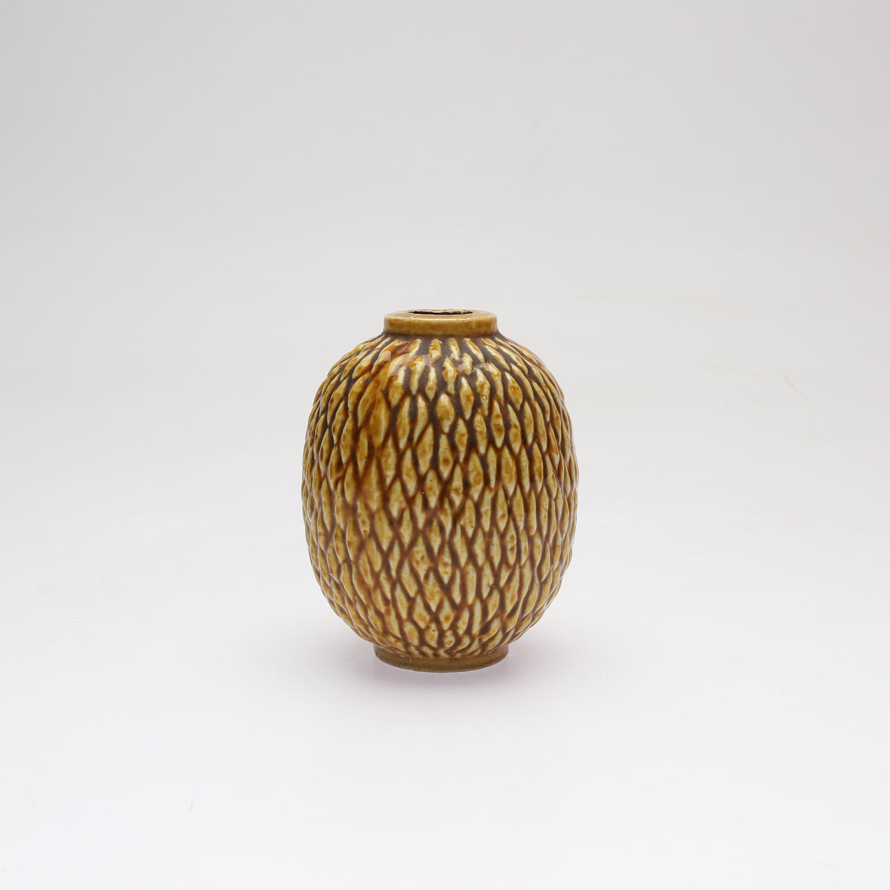 GUNNAR NYLUND. Vas, stengods, sk "Igelkottsvas", Rörstrand.