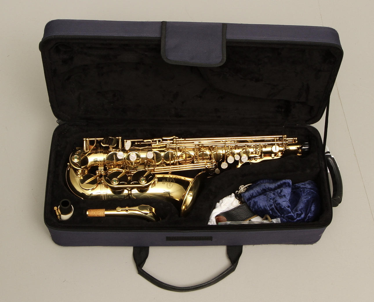 ALTSAXOFON med VÄSKA, Luther, U.B.I.S.