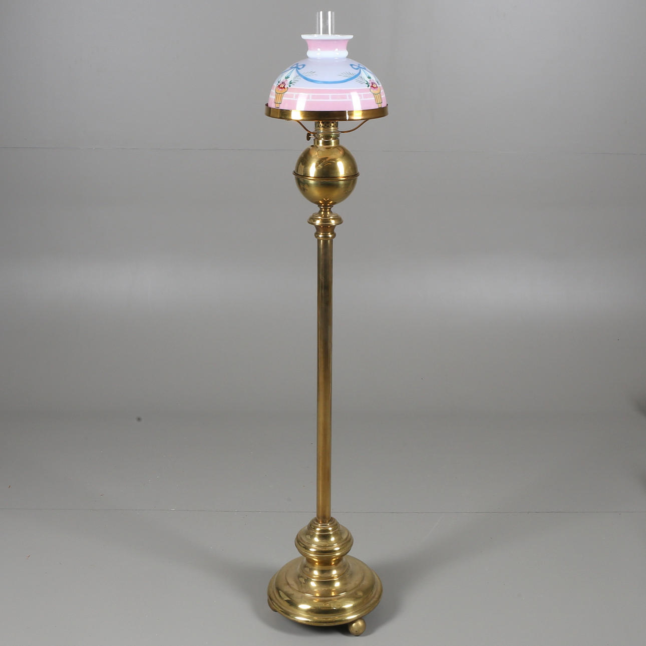 GOLVFOTOGENLAMPA, mässing samt glas, 1900-tal.