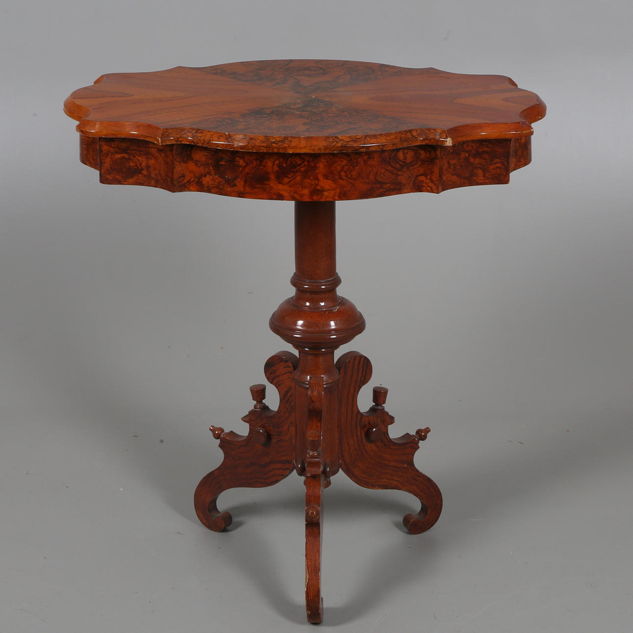 LAMPBORD, nyrenässansstil, 1800-tal.